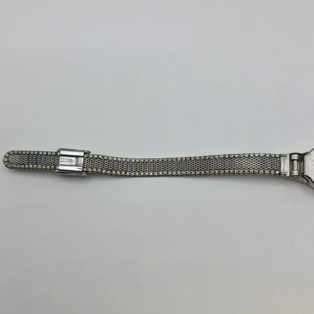 *Vintage*Elgin Women's Watch Mechanical, Silver Dial, Steel Bracelet, runs good.